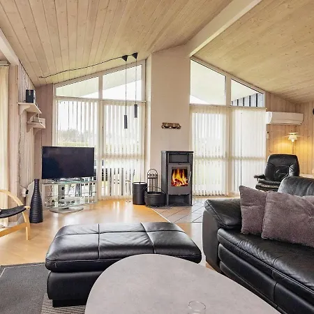 10 Person In Lokken-by Traum *