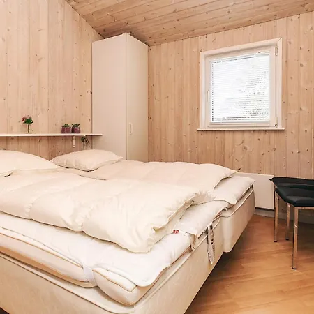 10 Person In Lokken-by Traum *