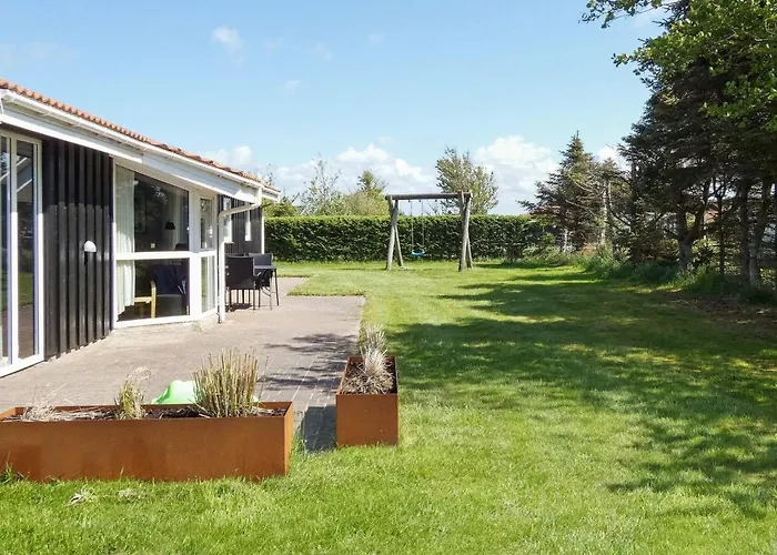 10 Person In Lokken-by Traum