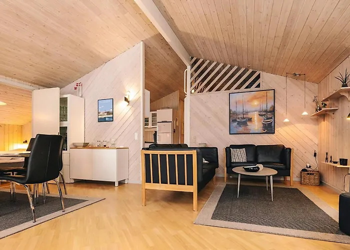 10 Person In Lokken-by Traum Løkken