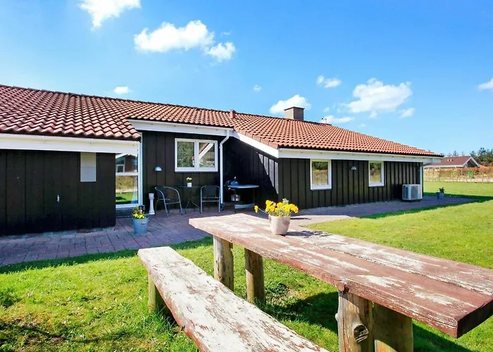 10 Person In Lokken-by Traum *